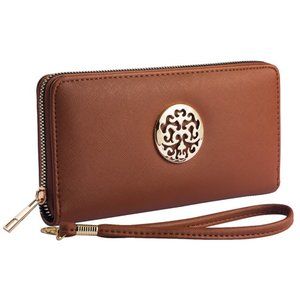 Women Classic Wristlet with Detachable Strap